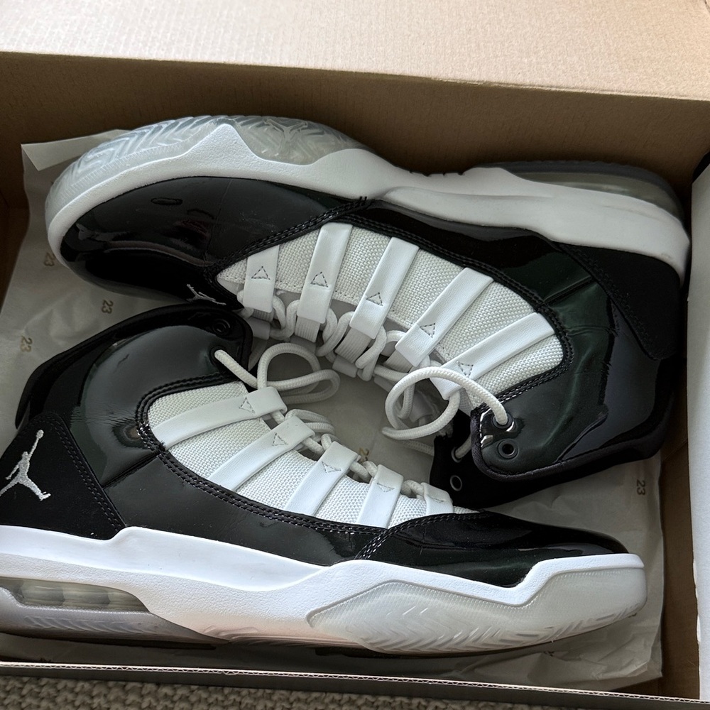 Nike Black and White Men's Sneakers
